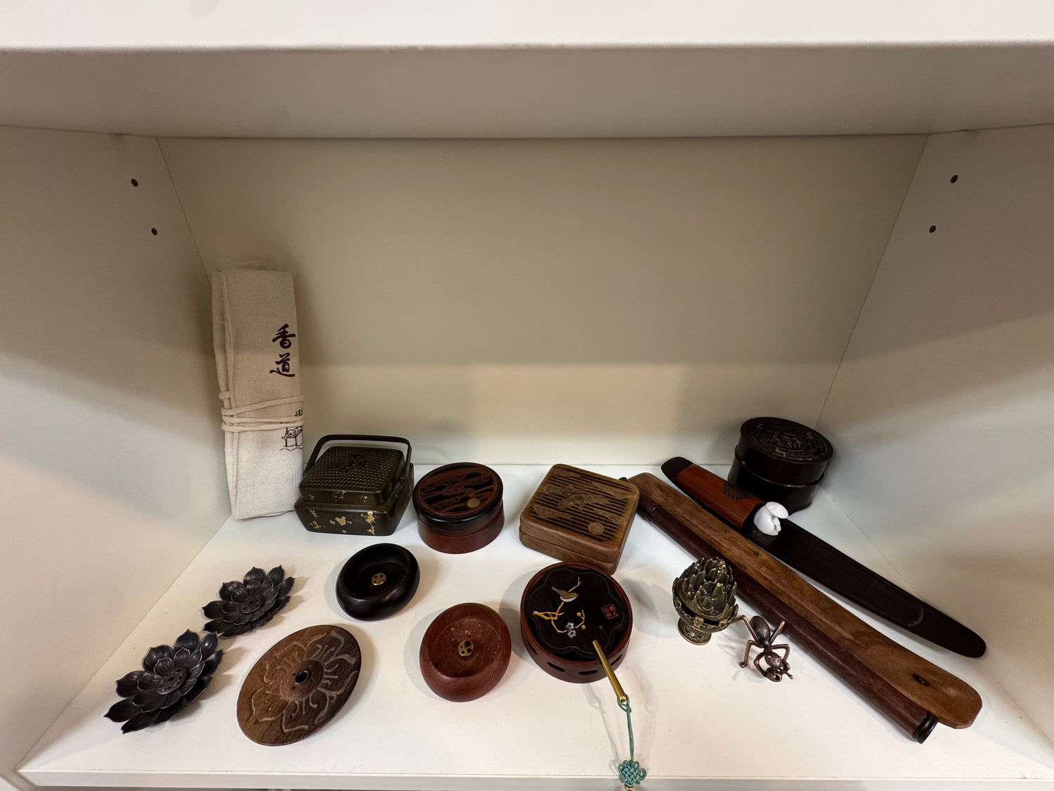 Calm and relaxation incense, premium sandalwood, agarwood, and amber benzoin for meditation — Chin-tea Studio
