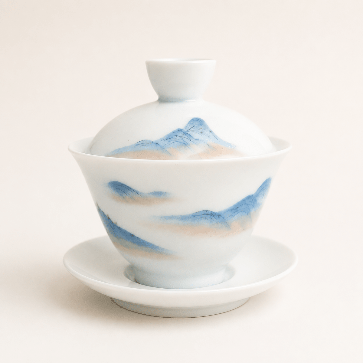 Traditional gaiwan with Chinese mountain design