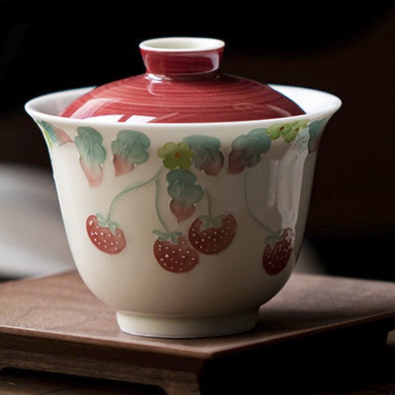 Gaiwan for tea with yellow strawberry pattern