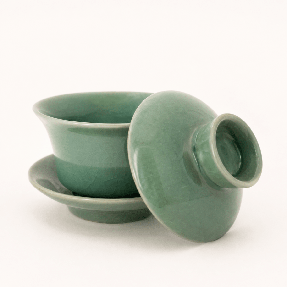 Traditional Chinese gaiwan tea set
